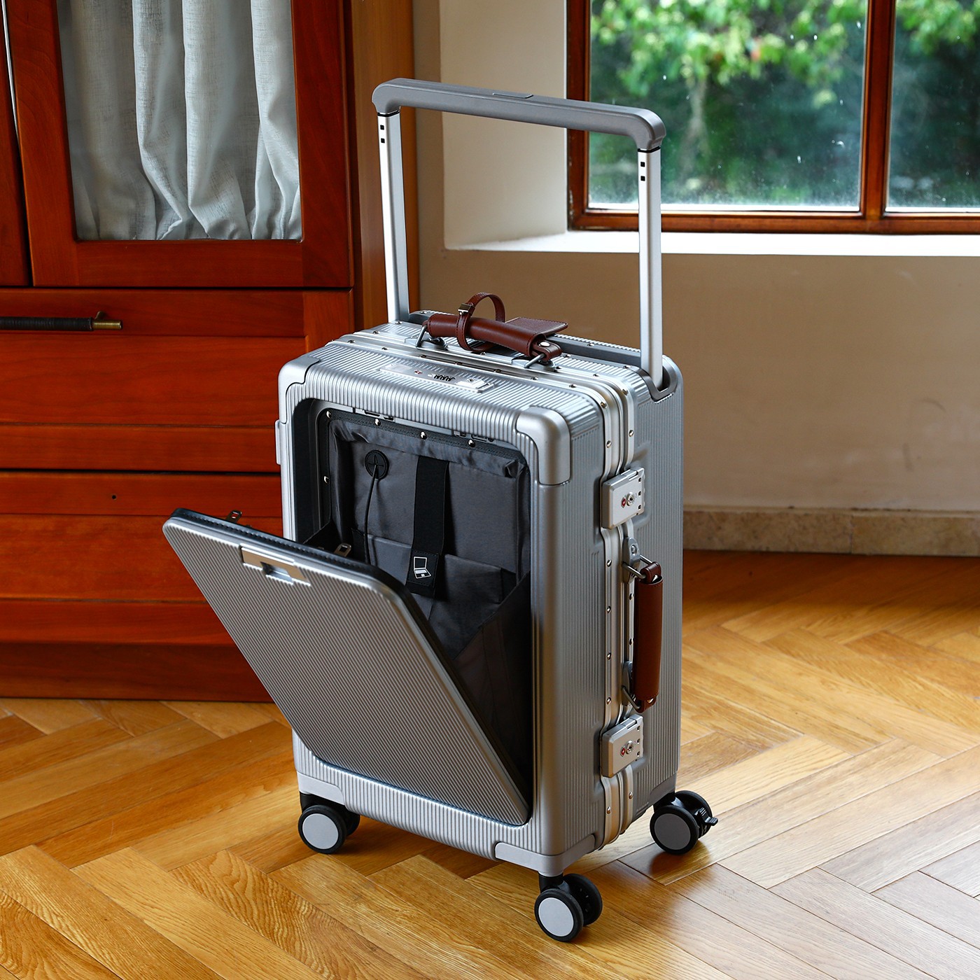 Large Capacity Allowed To Boar - Aluminum Frame Carry On Luggage recension och pris